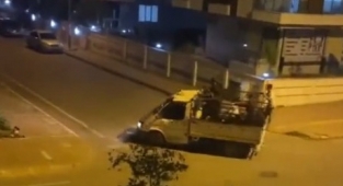 Antalya'da Suriyeli Kaçaklar Kamyonet Üzerinden Birbirlerine Ateş Açtı