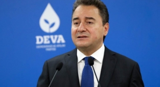 Babacan Diyarbakır'da Kürtçülüğe Heveslendi: Türkiye'de Eşit Vatandaşlık Olsaydı Bu Topraklardaki Hiçbir Dil Yok Sayılmazdı