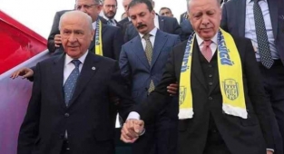 Bahçeli, Erdoğan'a 99 Gül Hediye Etti