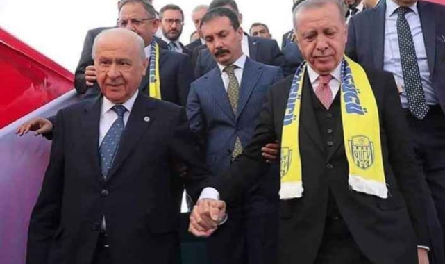 Bahçeli, Erdoğan'a 99 Gül Hediye Etti