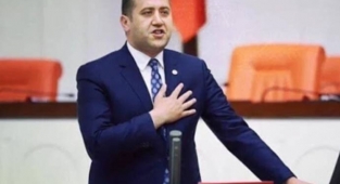 Baki Ersoy, Bahçeli'ye Sadık Kalacağını Belirterek MHP'den İstifa Etti