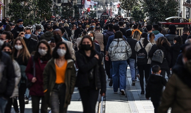 Bilim Kurulu Üyesi Özlü: Açık Havada Maske Kullanmanın Bir Anlamı Kalmadı