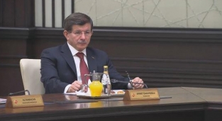 Davutoğlu, AKP'de Olduğu Yıllar Sorulunca Sinirlerine Hakim Olamadı: İtiraz Etmeseydim Milyarlarıma Milyar Katardım Benden Sonraki Başbakan Gibi