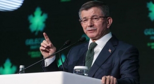 Davutoğlu'ndan Uysal'a Yanıt: Ülkenin İyiliğini Düşünüyorsanız Dürüst İnsanlara Rövanşist Yaklaşmayın
