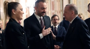 Demet Akalın Müzik Yasağına İsyan Etti