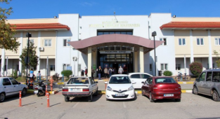 Denizden Çıkan Poşeti Açmaya Çalıştı: Kolu Koptu