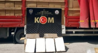 Durdurulan TIR'dan 8 Milyon 320 Bin Adet Kaçak Sigara Çıktı