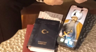 Düzeltme: Sözde Şehzadenin Siyah Pasaportu, 5 TL'lik Pasaport Kılıfı Çıktı