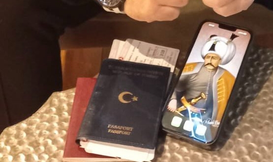 Düzeltme: Sözde Şehzadenin Siyah Pasaportu, 5 TL'lik Pasaport Kılıfı Çıktı
