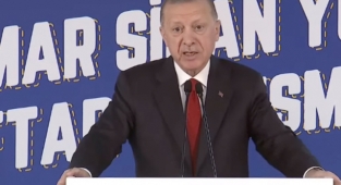 Erdoğan'dan Gençlere: Amacımız Sizlere Büyük ve Güçlü Bir Türkiye Bırakmak