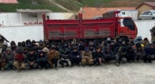 İki Araçtan 110 Kaçak Afgan Çıktı
