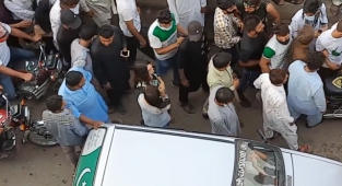 İşte 'İhsan Şenocak'ın Kardeşleri': Yüzlerce Pakistanlı İki Genç Kızı Toplu Şekilde Taciz Etti