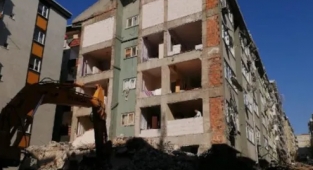 Kentsel Dönüşüm Çalışmaları Ortaya Çıkardı: Duvarsız Apartman