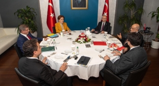 Levent Gültekin 'Masadaki Birini' Babacan ve Davutoğlu'nu Millet İttifakı'ndan Uzaklaştırmakla Suçladı