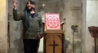 Mardin'de Kimliği Olmayan Kaçak Göçmen Kilise Bastı: Polis Herhangi Bir İşlem Yapmadı İddiası