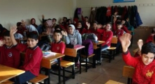 Milli Eğitim Bakanlığı Suriyeliler İçin 3 Milyon Liralık Hediyelik Aldı: Cüzdan, Kolonya, Saat...