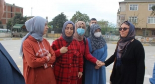 Öğrenciye Ceza Veren Öğretmen Veliler Tarafından Darp Edildi