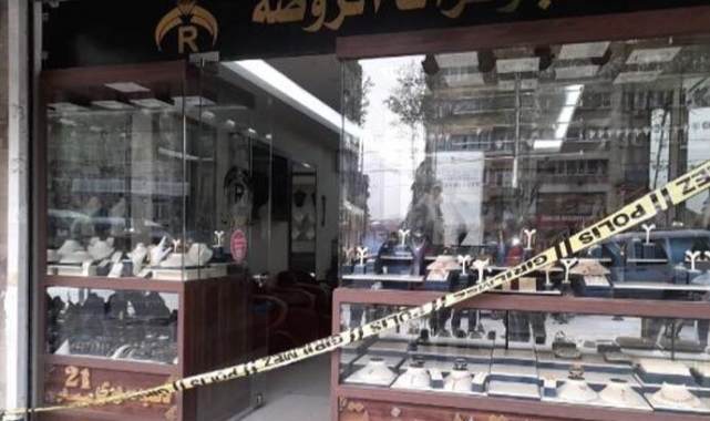 Oksijen Tüpüyle Kuyumcuyu Soyan Hırsızlar Yangın Çıkardı
