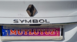 Plakalarına 'Evleniyoruz, Mutluyuz' Yapıp Hırsızlık Yaptılar