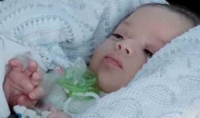 Sehpanın Kenarına Tutunarak Yürümeye Çalışan Bebek Düşerek Hayatını Kaybetti