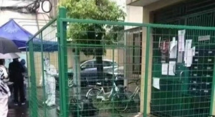 Soykırımcı Kızıl Çin'in Korkunç Pandemi Önlemleri: Şangay Sokaklarına Kafesler Yerleştirildi