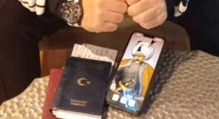 Sözde Şehzadeye Üst Düzey Devlet Görevlilerine Verilen Siyah Pasaport Verilmiş