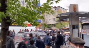 Sultangazi’deki Silahlı Kavgada Durakta Bekleyen Kadın Vuruldu