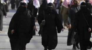 Suudi Arabistan, Kadınlara 'Kendi Başlarına Umre Yapabilme Hakkı' Verdi
