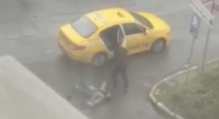 Taksi Şoförü Kadın Turisti Darp Etti