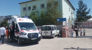 Titiz Öğrenci Sırasını Temizledi: 8 Öğrenci Hastaneye Kaldırıldı