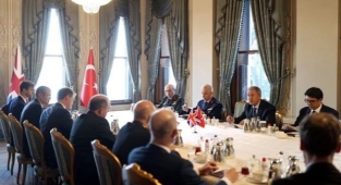 Türkiye, İtalya ve İngiltere Savunma Bakanları Arasında Üçlü Görüşme