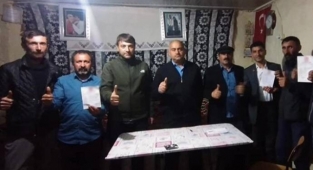 Yeni Makam Aracı Alınmasına Ret Oyu Veren Belediye Meclis Üyesi Beraberinde 50 Kişiyle Beraber AKP'den İstifa Etti