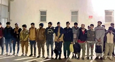 15 Kişilik Minibüsten 42 Afgan Kaçak Çıktı