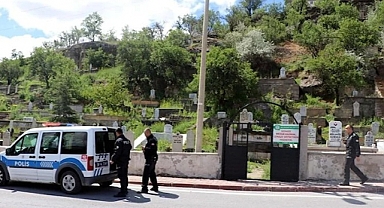 15 Yaşındaki Görkem'i Mezarlıkta Boğazından Bıçaklayan Okul Arkadaşı Tutuklandı