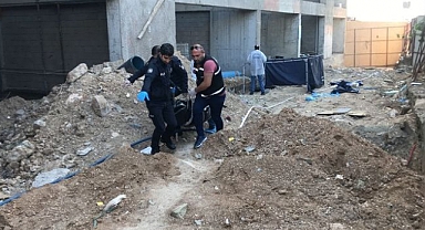 19 Yaşındaki Genç Kız 18 Katlı Binanın Zemininde Ölü Bulundu