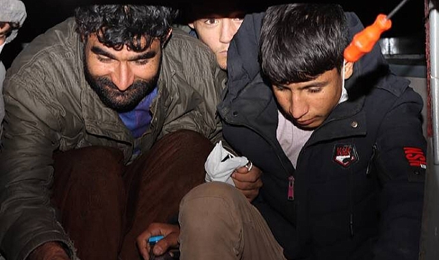 47 Kaçak Göçmen, Otobüsün Gizli Bölmesinde Yakalandı