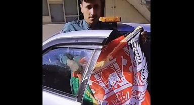Afgan Kaçak Zabıta Aracında Afganistan Bayrağı Açtı