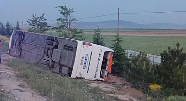 Afyonkarahisar'da Yolcu Otobüsü Devrildi: 27 Yaralı