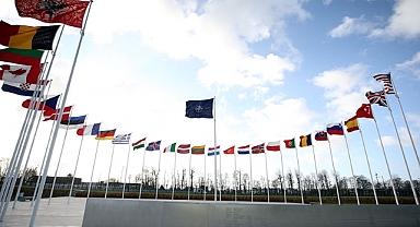 Almanya'dan Finlandiya ve İsveç'in NATO Üyeliğine Onay