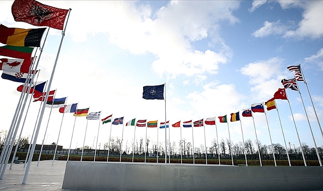 Almanya'dan Finlandiya ve İsveç'in NATO Üyeliğine Onay