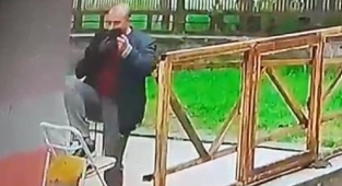 Ankara'da Bir Sapık, Lise Öğrencisinin Kuruması İçin Astığı Taytı Önce Kokladı Sonra Çaldı
