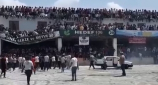 Antalya'da Festivalde İzleyici Balkonu Çöktü
