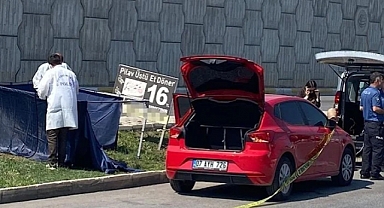 Antalya'da Park Halindeki Bir Araçta Ceset Bulundu