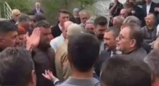 Bayramlaşmaya Giden AKP Heyetine AKP'li Vatandaştan Tepki: Bu Hareket Ne Ya Bu?
