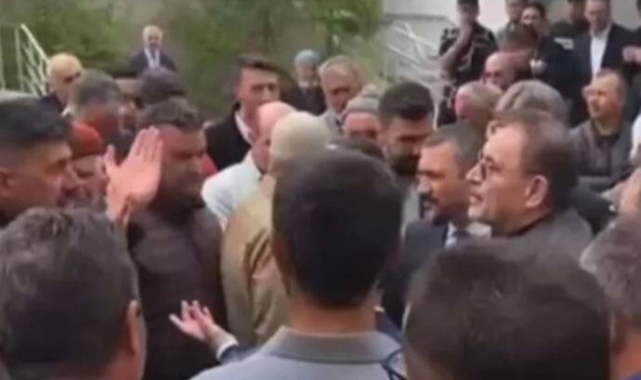 Bayramlaşmaya Giden AKP Heyetine AKP'li Vatandaştan Tepki: Bu Hareket Ne Ya Bu?