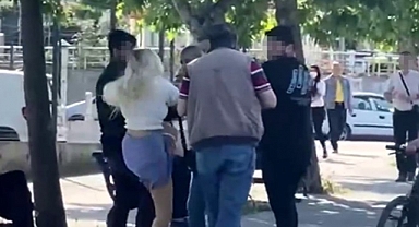 Beylikdüzü'nde Bir Kadın Videosunu Çeken Sapığı Yakalayıp Dövdü