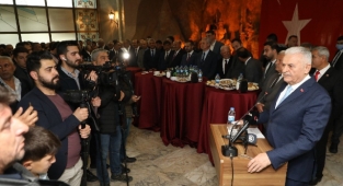 Binali Yıldırım: 1.5 Milyar Din Kardeşimizin Sorumluluğu Bize Ait