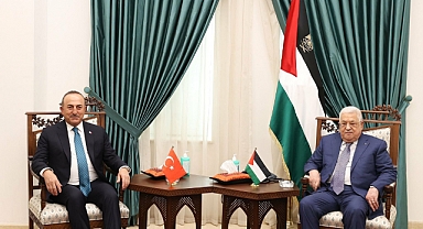 Bir AKP Klasiği Olarak Araplarla Görüşürken Arkaya Türk Bayrağını Koymamak: Çavuşoğlu-Abbas Görüşmesinde de Yok