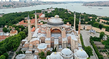 Duvarları Yenilen Ayasofya'da Duvarlara Koruma Şeridi Çekildi