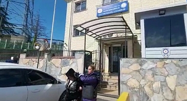 Eltisini Ağzından Vurdu: 